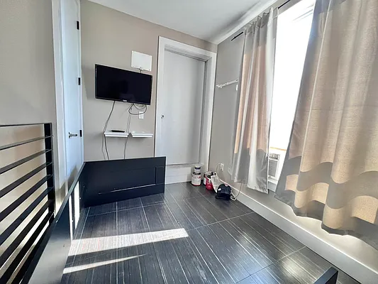 Rented by ERNY LLC | media 32