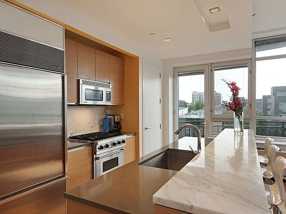 2nd image of 20 Bayard St APT 4E