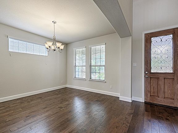 5th image of 1208 Uplands Dr