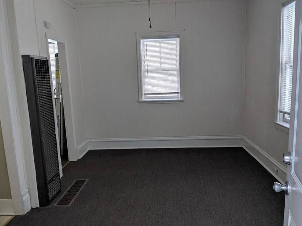 2nd image of 412 Division St #1/2
