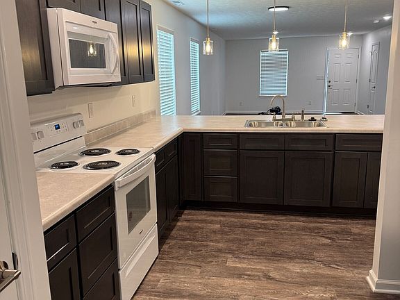 5th image of 3004 Saint Paul St