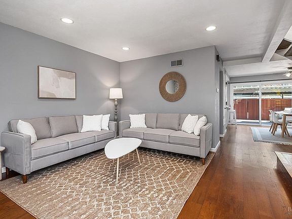 3rd image of 104 Albion Court