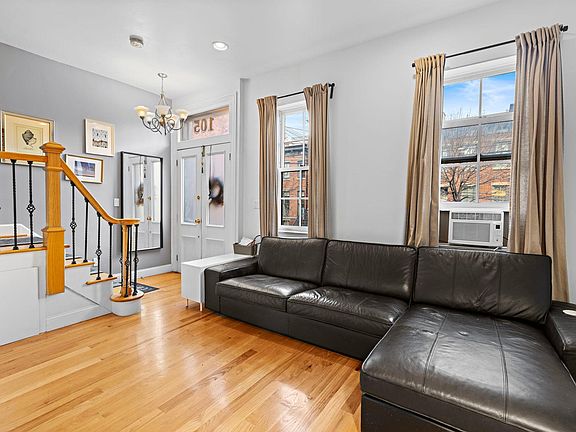 3rd image of 105 Erie St #1