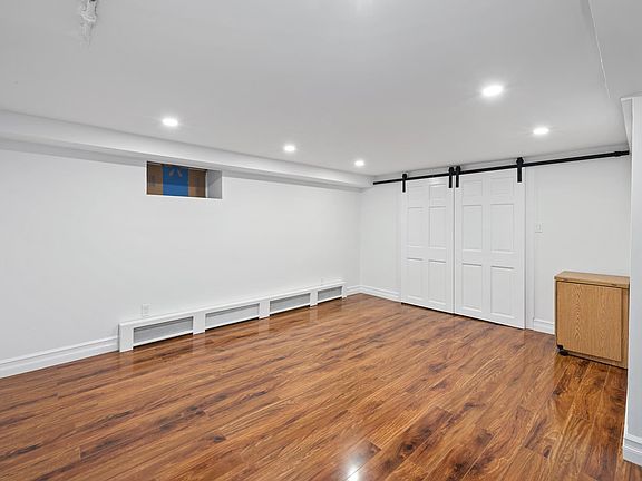 5th image of 120-21 Hillside Ave