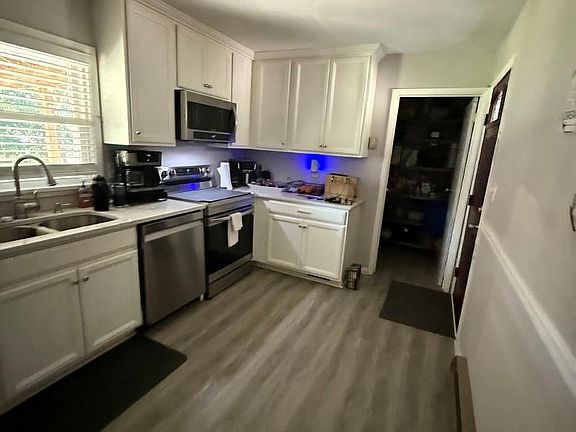 3rd image of 3432 Farrhill Rd
