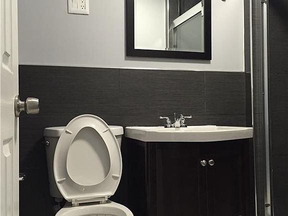 4th image of 430 13th St APT 3L