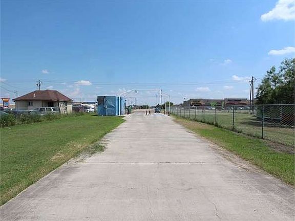 4th image of 5910 S Cage Blvd