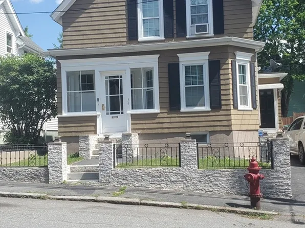 35 Farmland Rd, Lowell, MA 01850
