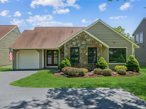 1735 Snowfield Dr, Hidden Valley, PA 15502