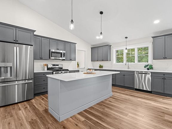 3rd image of 19 Deer Ridge Drive