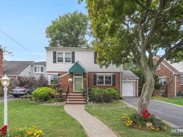 6 Stanley St, Dumont, NJ 07628