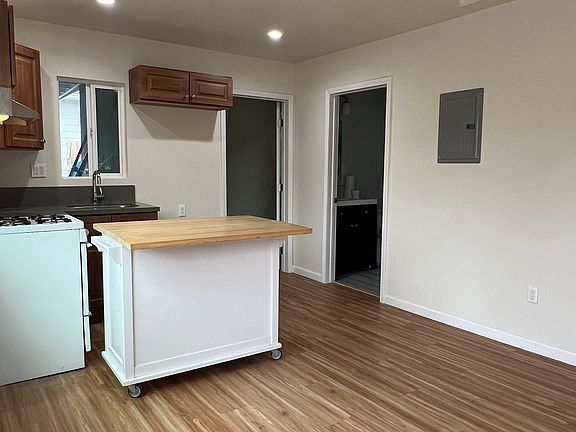 5th image of 9402 Obeck Ave