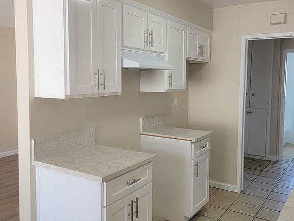5th image of 1871 Chestnut Ave APT 203