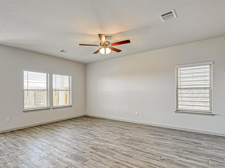7910 Cypress Country Dr — Photo 10