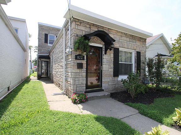 4th image of 822 Ash St