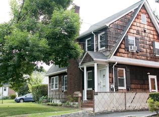 18 Baker Hill Rd, Great Neck, NY 11023