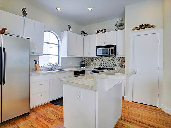 Clean white bright surfacesand a breakfast bar