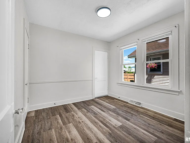 1413 W Gilbert Ave — Photo 11