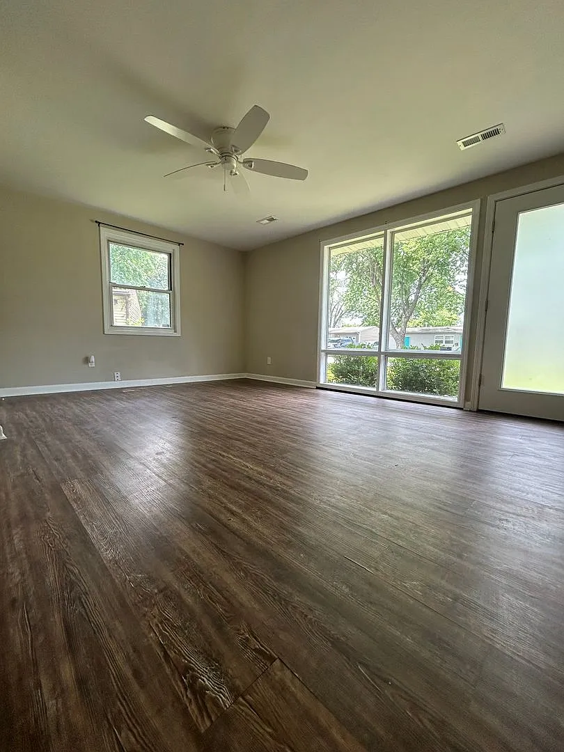 Charming 3 Bedroom Home with Garage & Fenced Yard — Photo 3