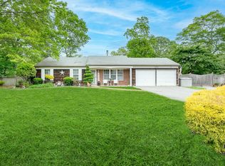 7 Cedar Heights Dr, Ridge, NY 11961