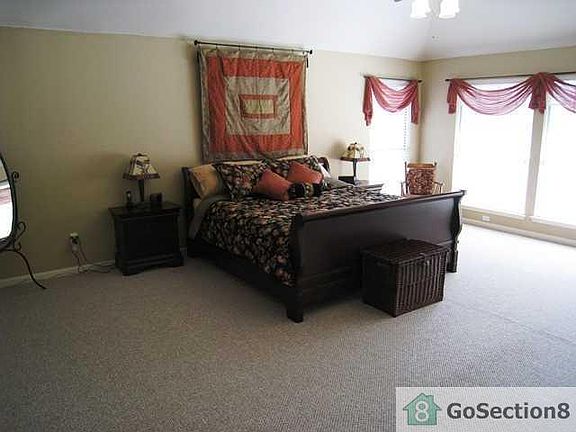 3rd image of 1010 Oakwood Blvd