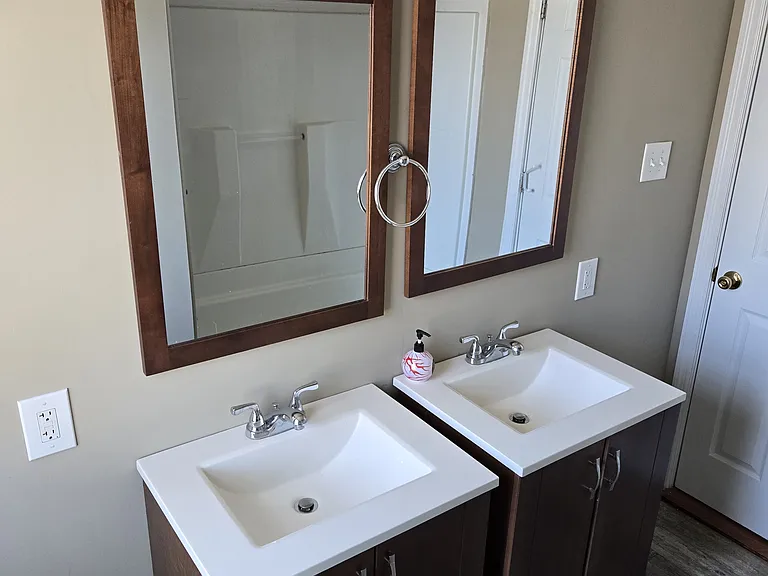 915 Westglen Dr — Photo 8
