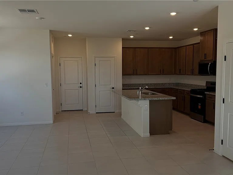 92 Hornbeck Ln — Photo 6