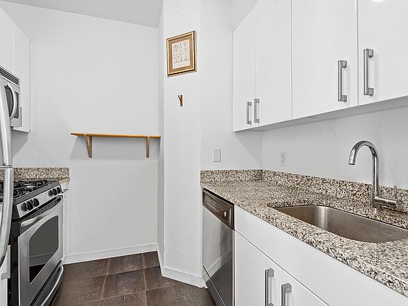 4th image of 184 Kent Ave APT D408