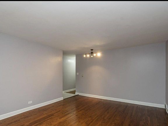 3rd image of 5513 N California Ave #2