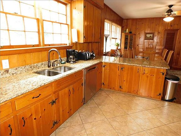 Another kitchen view to breakfast bar