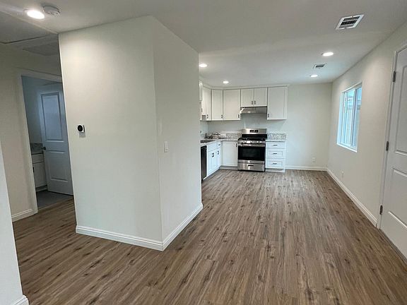 4th image of 147 N Pasadena Ave #145