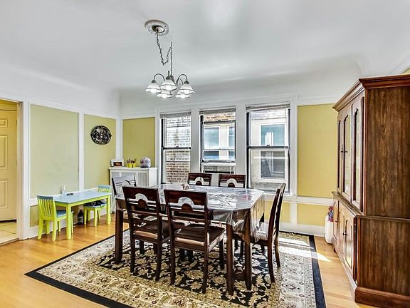 4th image of 5810 N Rockwell St #2