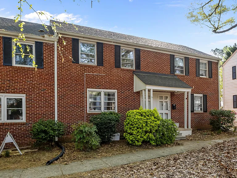 1030 Nichols Dr — Photo 2