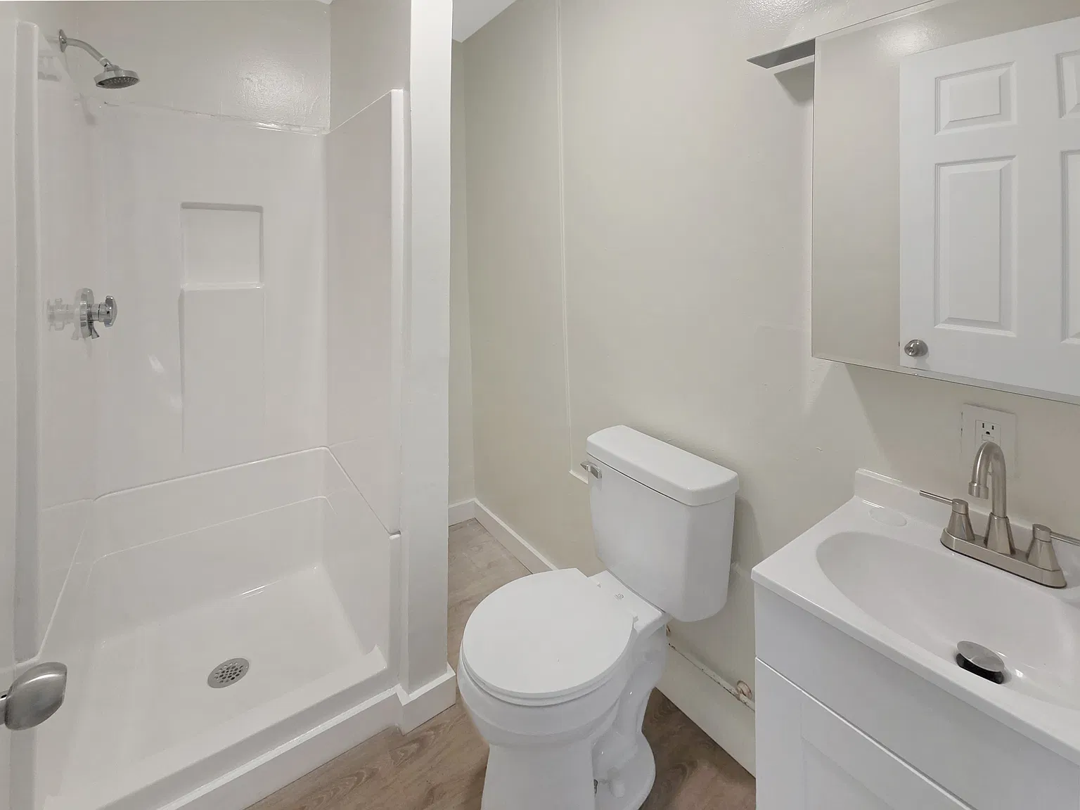 1 bed, $1,300 — Photo 4