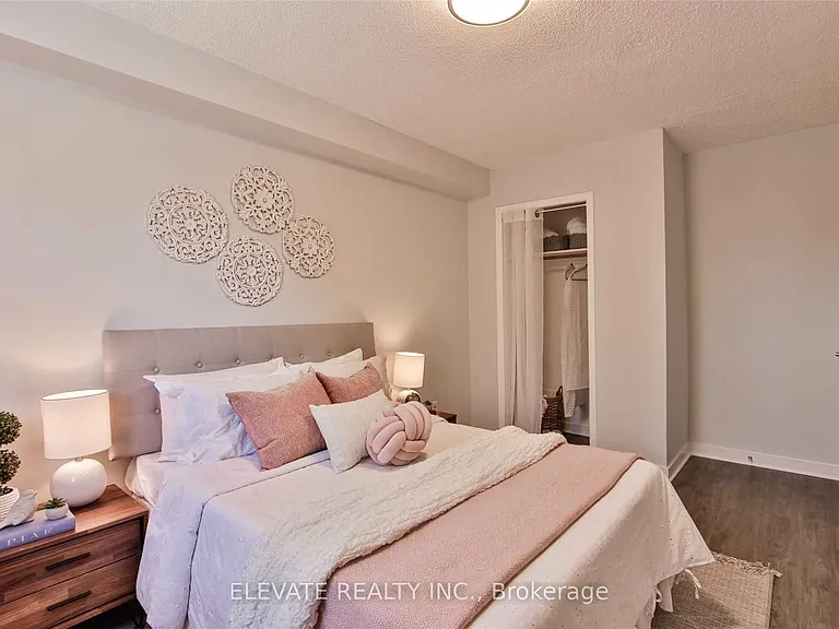 2131 Dufferin St — Photo 24