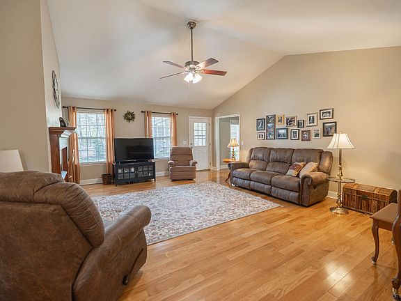 4th image of 174 Old Pond Rd SE