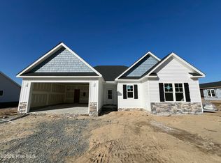 311 Creeks Edge Dr, Pikeville, NC 27863