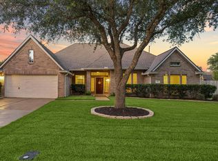 213 Falcon Lake Cir, Friendswood, TX 77546