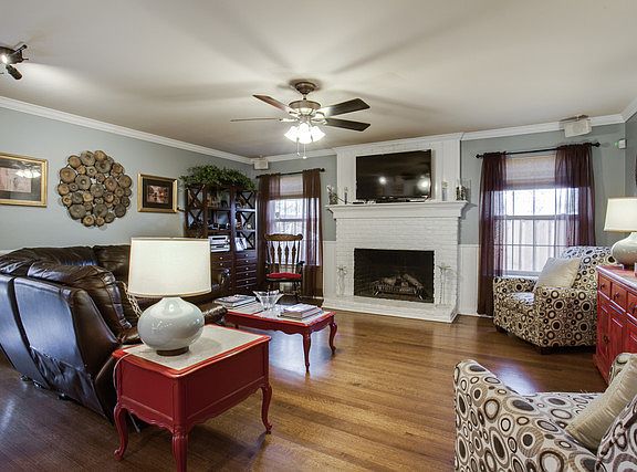3rd image of 2508 Southwood Dr