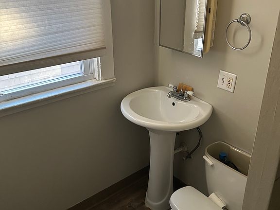 4th image of 388 Elmwood Ave APT 1