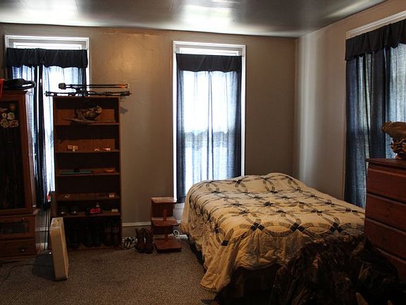 4th image of 402 N Walnut St