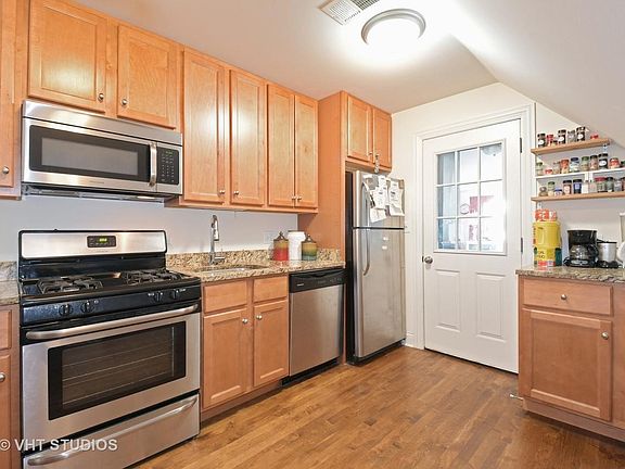 3rd image of 2510 N Saint Louis Ave #3