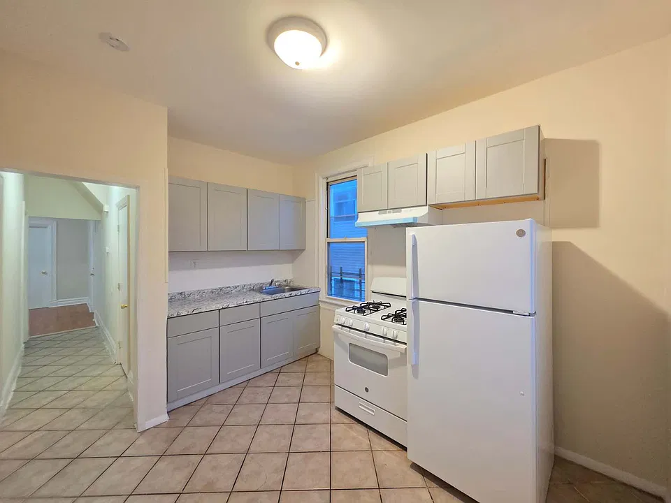 865 Van Duzer St #2