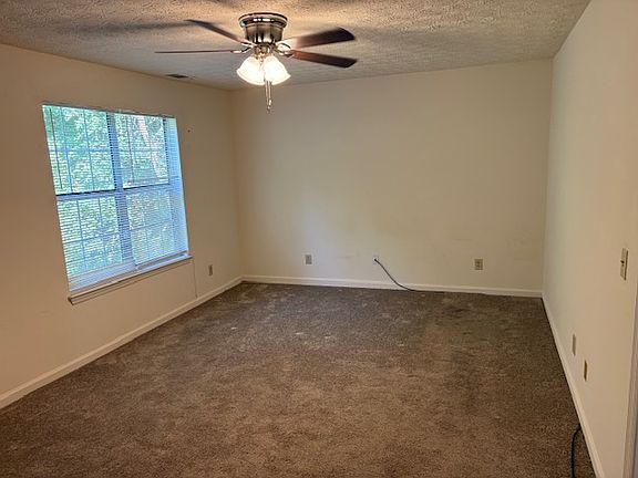 3rd image of 602 Creekview Ter