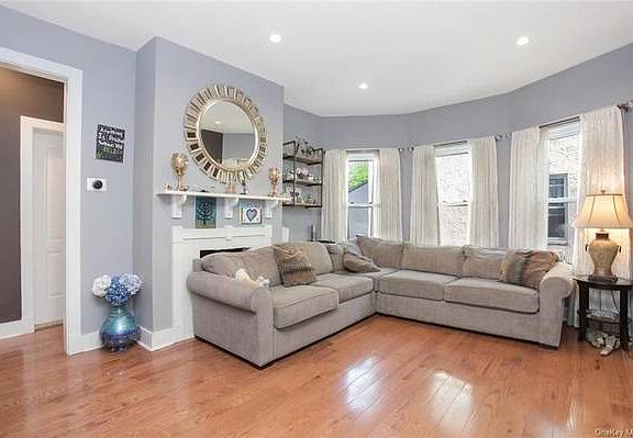 4th image of 68 Waller Ave Floor 1