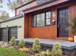 8607 Walmer St, Overland Park, KS 66212