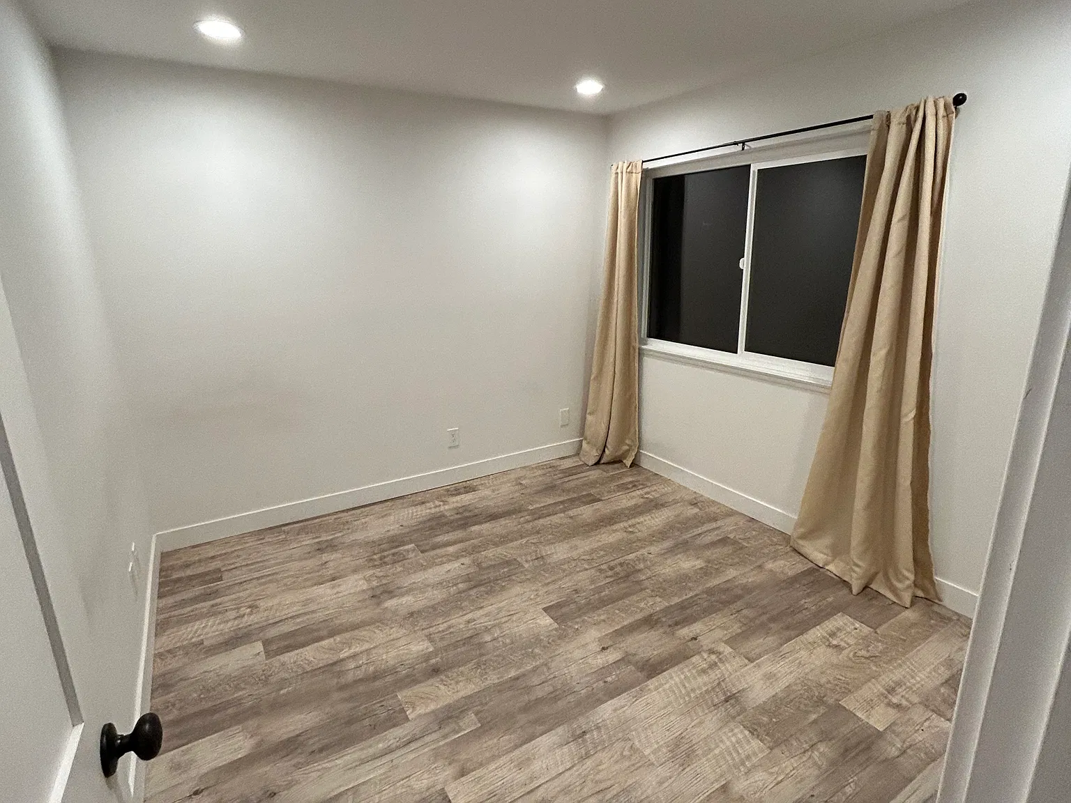 1 bed, 350 sqft, $1,250 — Photo 1