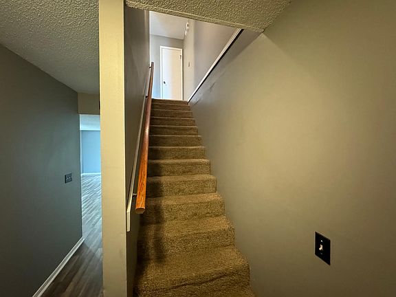 2nd image of 320 Mona Dr Unit 4
