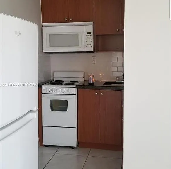 554 NE 68th St #4 — Photo 9