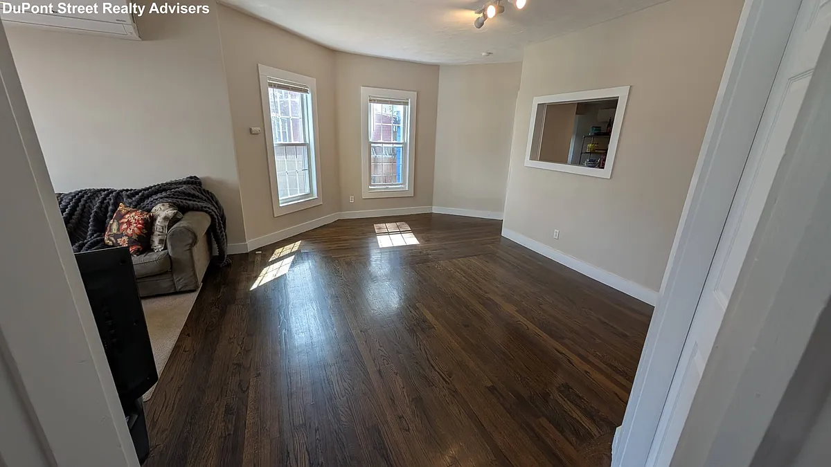Building Photo - 74 Sydney St #1